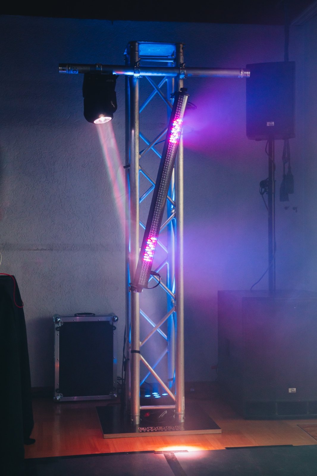 Traverse mit LED-Beleuchtung im Detail